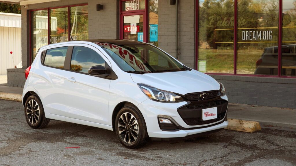 Chevrolet Spark компактний жіночий автомобіль