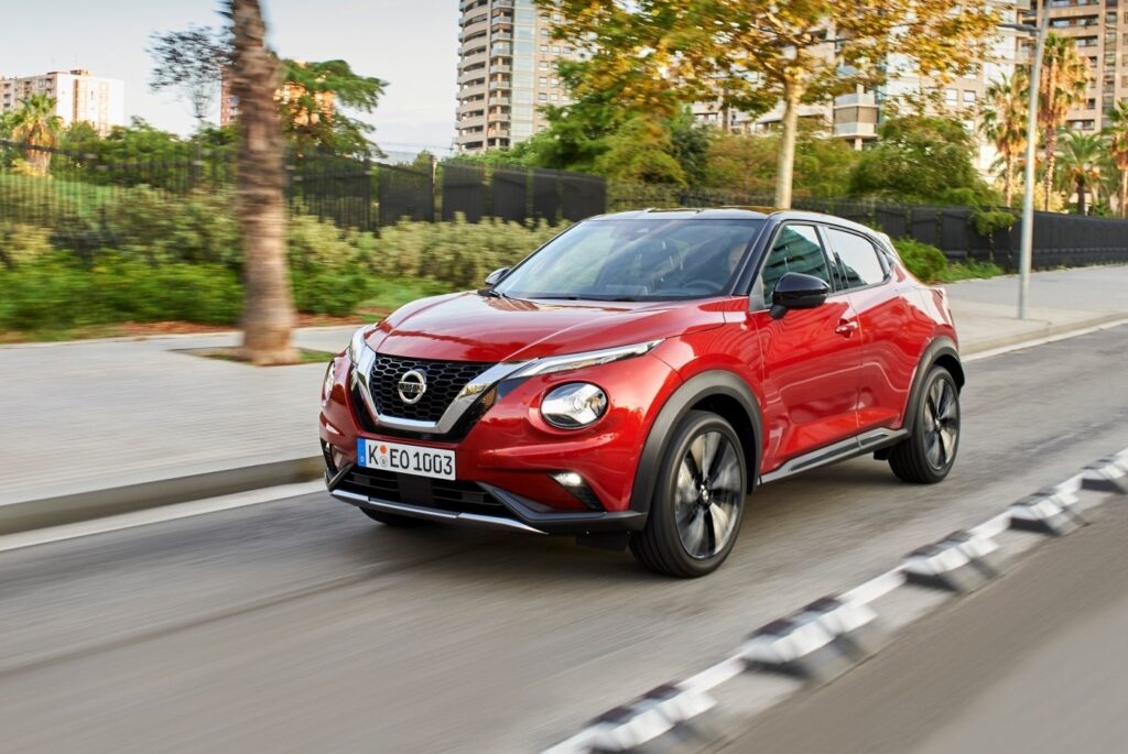 Nissan Juke жіночі маленькі автомобілі автомат