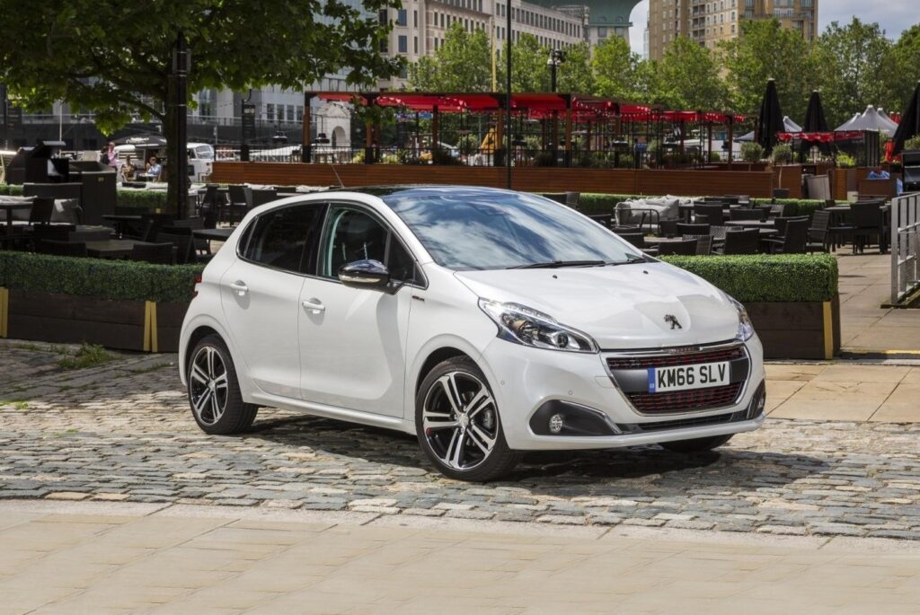 Peugeot 208 недороі жіночі автомобілі автомат