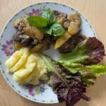 Куряча печінка з яблуками фото